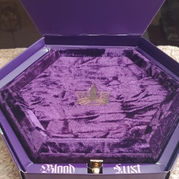 Jeffree Star Blood Lust Artistry Palette - Picture 3 of 5